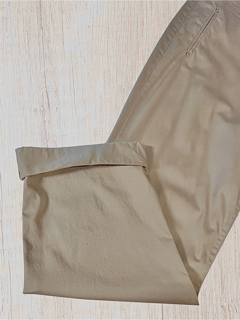 White House Black Market Tan Khaki Crop Pants. Size 8 - Picture 7 of 11